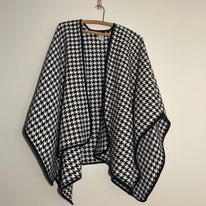 Houndstooth Cape Shawl